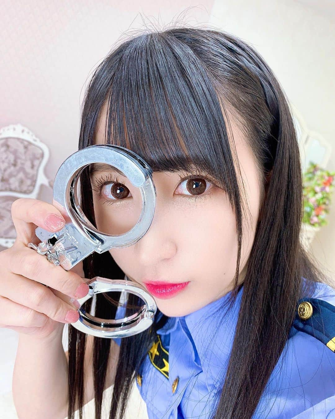 谷麻由里さんのインスタグラム写真 - (谷麻由里Instagram)「👮🚨🚓💨  #警察 #ハロウィン #コスプレ #コスチューム #手錠 #黒髪 #アイドル #IDOL #モデル #婦警 #ポリス」10月1日 17時03分 - mayusamatokeiyaku