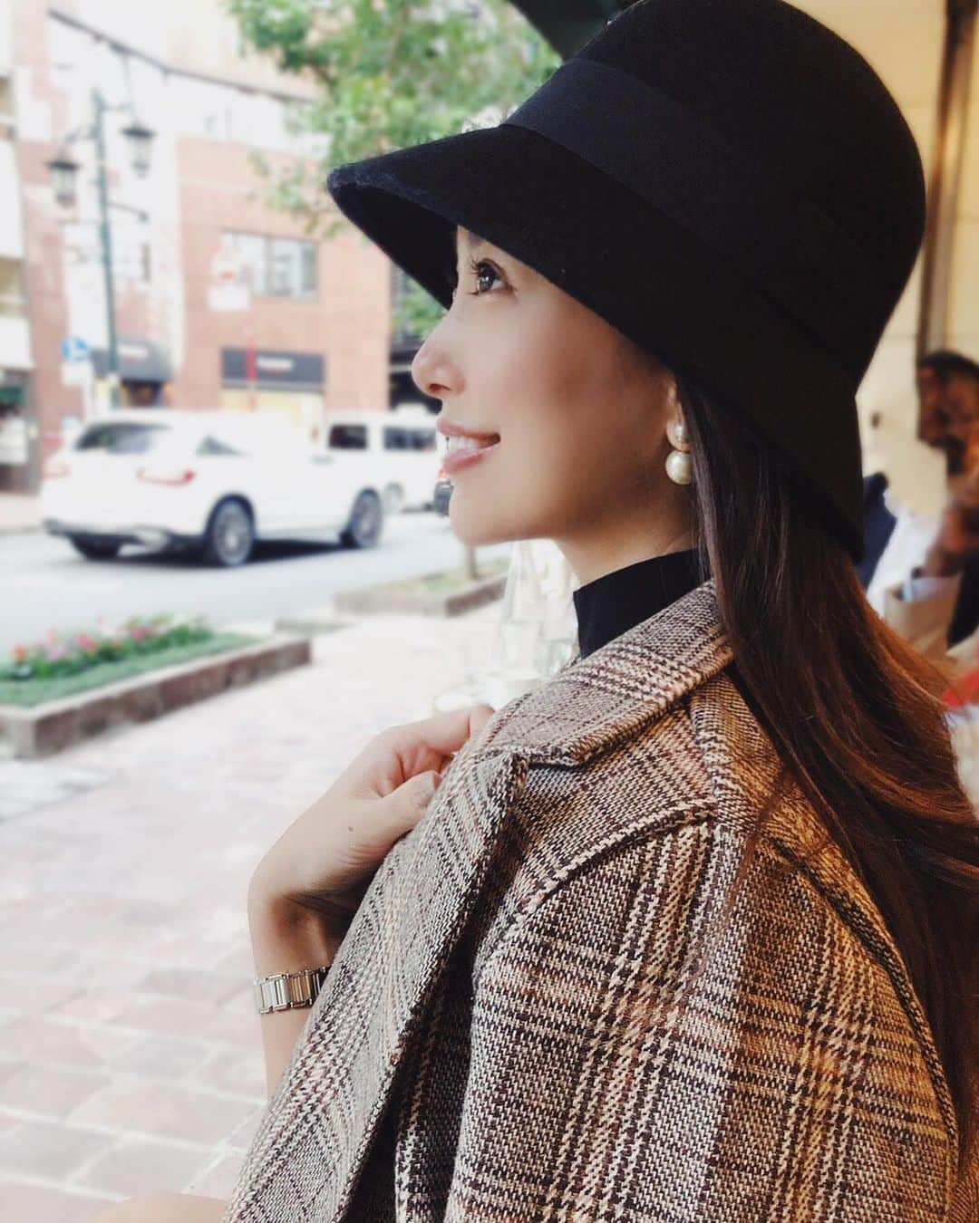 佐野友妃子さんのインスタグラム写真 - (佐野友妃子Instagram)「秋はオシャレがたのしい季節🍂  サラッと着て一枚でオシャレになれるチェック柄のジャケットは毎年このシーズンに欠かせない🧥🤍 @fifth_store でgetしたよ！ 今なら50%offクーポン出てたよ🌝  テーラードジャケットはどんなスタイルにも合わせやすくて着回しがきくからすごく助かってる♡  #fifth#fifthtl #フィフス#チェックテーラードジャケット#テーラードジャケット #秋コーデ」10月1日 17時07分 - yukikosano1111