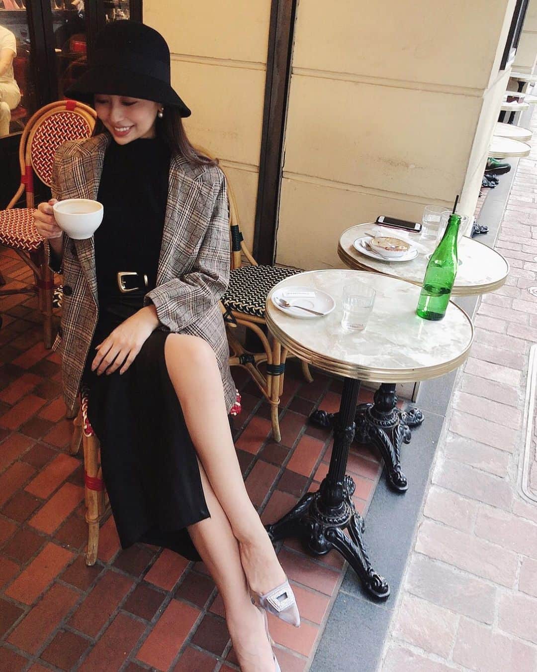 のインスタグラム：「秋はオシャレがたのしい季節🍂  サラッと着て一枚でオシャレになれるチェック柄のジャケットは毎年このシーズンに欠かせない🧥🤍 @fifth_store でgetしたよ！ 今なら50%offクーポン出てたよ🌝  テーラードジャケットはどんなスタイルにも合わせやすくて着回しがきくからすごく助かってる♡  #fifth#fifthtl #フィフス#チェックテーラードジャケット#テーラードジャケット #秋コーデ」