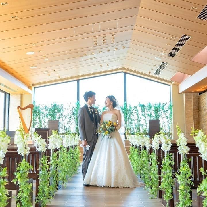 KIYOMIZU京都東山 公式さんのインスタグラム写真 - (KIYOMIZU京都東山 公式Instagram)「@kiyomizu_kyoto_higashiyama をフォローして、 『#kiyomizu京都東山』 『#kiyomizu花嫁』 『#スタイルズ花嫁』 をつけて投稿してくださいね＊ . 木のぬくもりと自然のやさしさが溶け合う 開放的なチャペルで迎える結婚式*  あふれるほどの陽光がおふたりを包み込み あたたかな温もりを感じていただけます❁ . ---------------------- . ▼ブライダルフェアの予約は インスタのTOPからcheck⚐ ＞＞＞ @kiyomizu_kyoto_higashiyama . #スタイルズ花嫁 #dress #kyoto #kiyomizu #wedding #ウェディングレポ #チャペル #ブライダルフェア #プレ花嫁 #卒花 #結婚式 #結婚式場 #結婚式準備 #京都 #京都花嫁 #関西花嫁 #京都婚 #令和花嫁 #大人花嫁 #DRESSY花嫁 #maricuru #シェアーズヘアメイク #チャペルフォト #チャペル #ナチュラルウェディング #人前式 #ウェディングフォト」10月1日 17時16分 - kiyomizu_kyoto_higashiyama