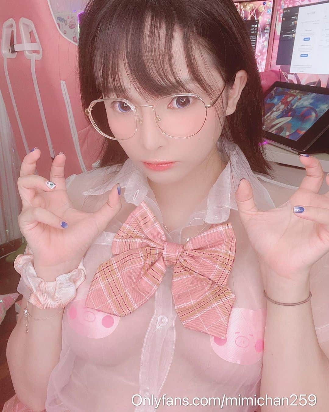 ミミちゃんさんのインスタグラム写真 - (ミミちゃんInstagram)「Happy glasses day 🌸 join to my onlyfans to see more hehee xd #glassesgirl #glasses #megane #meganegirl #onlyfan #patreon #patreoncreator #patreoncosplayer #patreoncosplay #schoolgirl #uniform #seifukugirl #seifuku #otakugirl」10月2日 4時08分 - mimichan.259