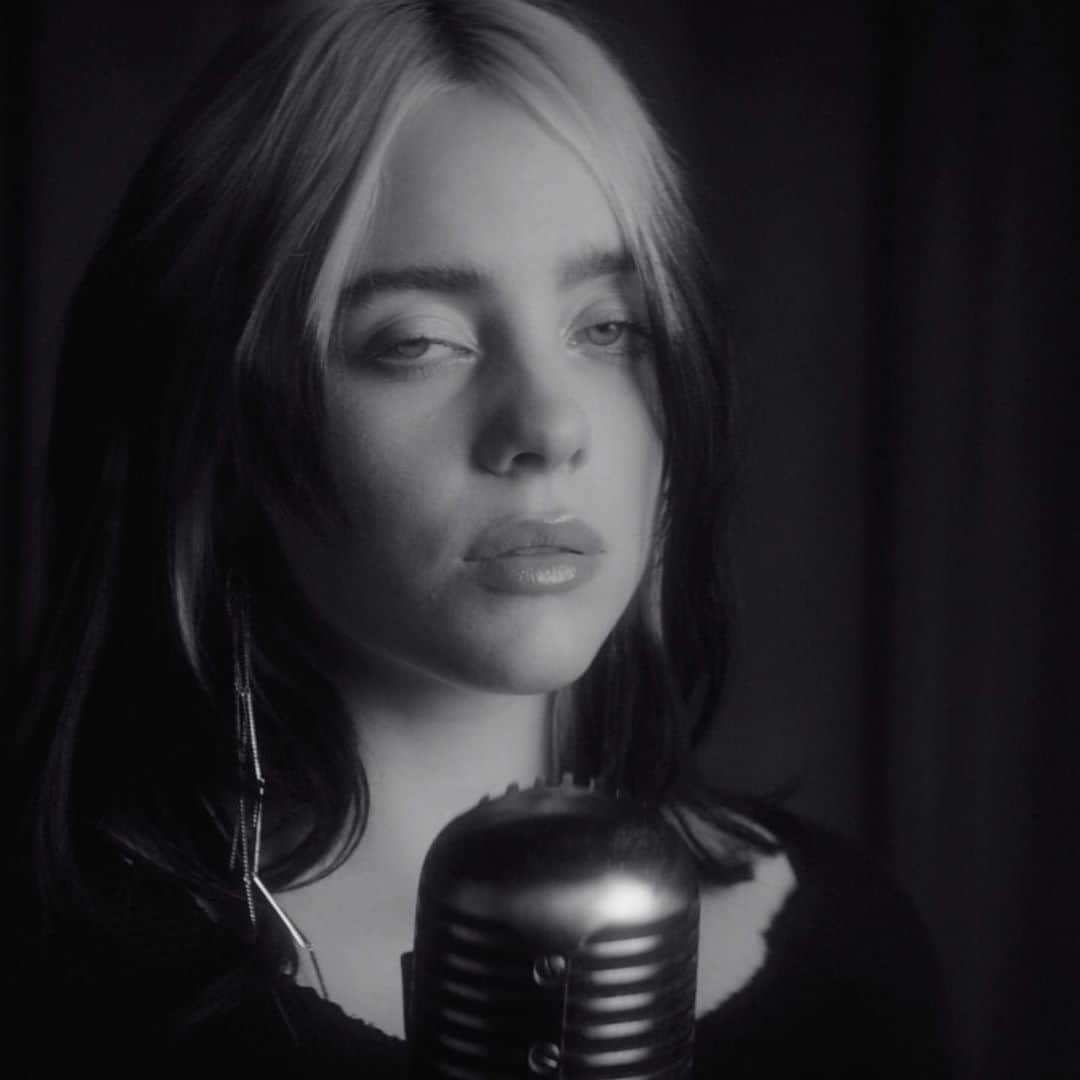 Vevoさんのインスタグラム写真 - (VevoInstagram)「@billieeilish continues to stun with both her vocals and visuals 🖤💫She shows why she's the perfect choice to sing the theme for the 25th James Bond film, "No Time To Die." Watch now!  ⠀⠀⠀⠀⠀⠀⠀⠀⠀ ▶️[Link in bio] #BillieEilish #NoTimeToDie」10月2日 4時08分 - vevo