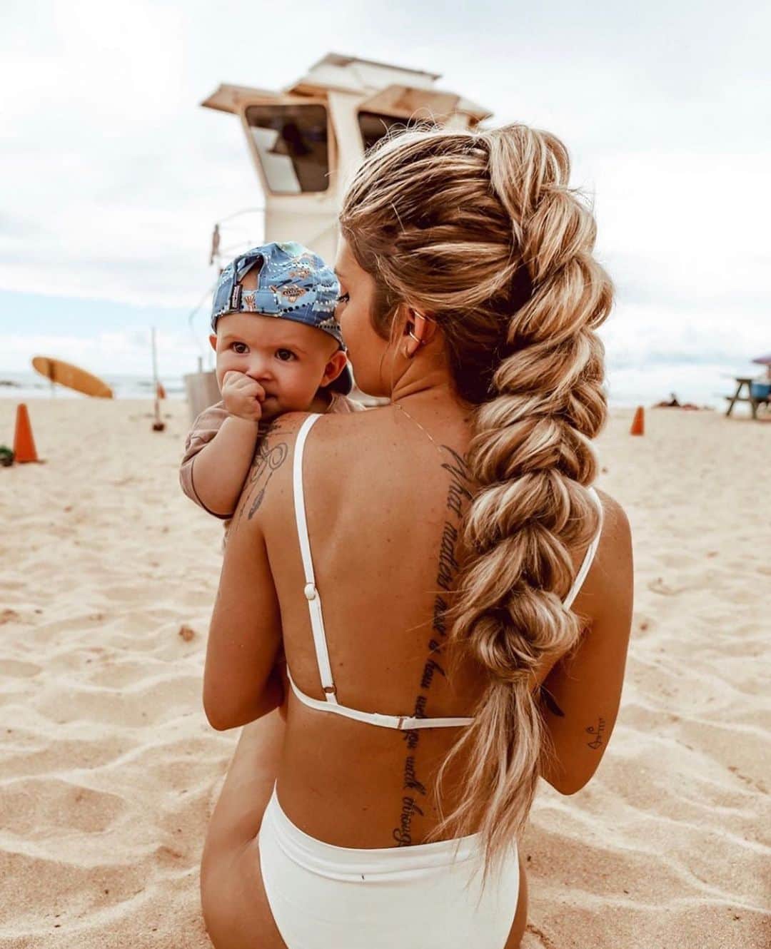 I N S T A B R A I Dのインスタグラム：「Summer coming to an end and already missing the beach🏖😩. #hair #braid #cute #hairaccessory #instagram #fashion #trendy #hairstyles #hairstylist #hairnyc #beyondtheponytail #blogger #beach #summer」