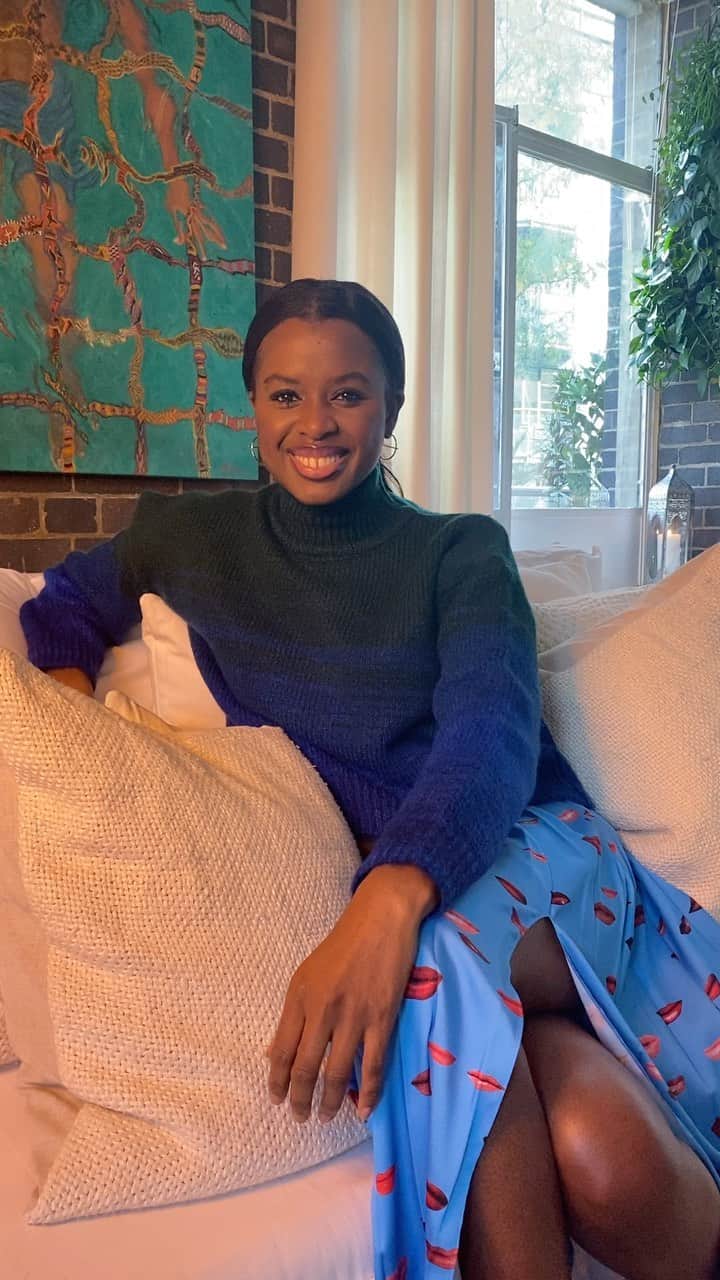 のインスタグラム：「It's been such a pleasure to be able to #Sharethemic with Victoria. I can't thank her enough for opening up her platform to help magnify Black women's voices for #BlackHistoryMonth UK. Victoria truly embodies the Power of Women, for over two decades she has been a glass ceiling smasher, rule breaker and trailblazer showing us all what it means to live your dreams in technicolour reality. As a wife, mother and entrepreneur she is the definition of #GirlPower  @sharethemicuk @harpercollinsuk @hqstories @waterstones」