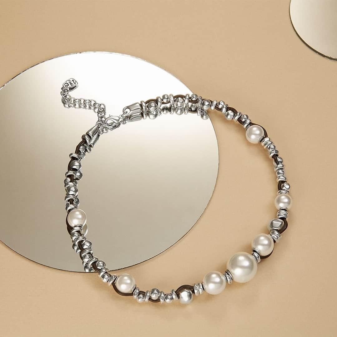 ウノデシンクエンタさんのインスタグラム写真 - (ウノデシンクエンタInstagram)「Discover the beauty of asymmetry in pearls with our necklace “Flighty”. #UNOde50 #Balance Descubre la belleza de la asimetría en las perlas de nuestro collar "Flighty" #UNOde50 #Balance」10月2日 3時00分 - unode50