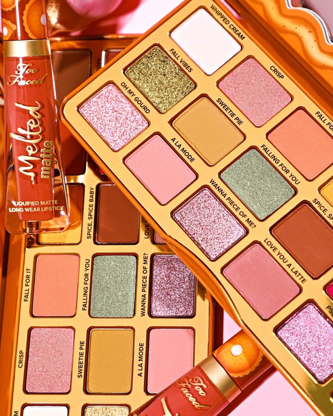 Too Facedさんのインスタグラム写真 - (Too FacedInstagram)「All treats, no tricks! 😉 Embrace the fall season with the 18 deliciously scented shades in our Pumpkin Spice Eye Shadow Palette. #toofaced」10月2日 3時00分 - toofaced