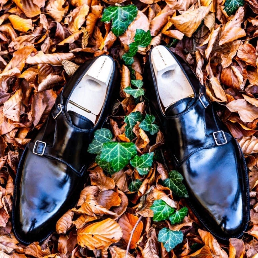 のインスタグラム：「Project this Fall / Winter an insouciant ease with a pair of Saint Crispin's.⠀⠀⠀⠀⠀⠀⠀⠀⠀ ⠀⠀⠀⠀⠀⠀⠀⠀⠀ www.saintcrispins.com⠀⠀⠀⠀⠀⠀⠀⠀⠀ ⠀⠀⠀⠀⠀⠀⠀⠀⠀ #mysaintcrispins #saintcrispins #boots #onlyforgentlemen #shoes #shoeaddict #shoestagram #agentlemanschoice #shoeporn #madebyhand #handwelted #shoes #handmadeshoes #madetoorder #mtoshoes」