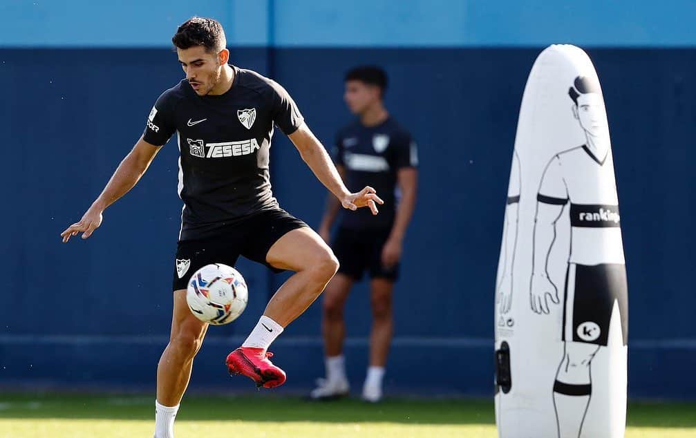 ハイロ・サンペリオのインスタグラム：「Primer día ✔️ @MalagaCF 💪🏼」