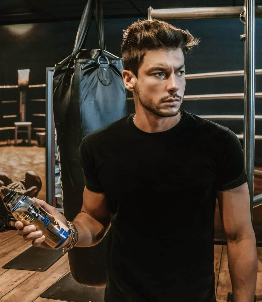 アンドレア・デンバーのインスタグラム：「Another day in the gym and other post workout with my favorite @yamamotonutritionitalia drink Iso Fuji 💪🏻💪🏻💪🏻 📸 @yamamotonutrition  If you guys have any workout inquiries send me a dm and I will be happy to answer   Un'altra giornata in palestra e un altro post allenamento con la mia bevanda preferita @yamamotonutritionitalia Iso Fuji 💪🏻💪🏻💪🏻 📸 @yamamotonutrition  Se avete domande sull'allenamento mandatemi un dm e sarò felice di rispondere #ad」