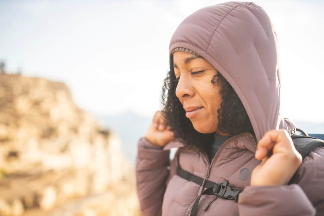 マウンテンハードウェアのインスタグラム：「Fit and functionality go hand in hand. Stretchdown hoodies contour around your neck and head, optimizing warmth and shielding skin from the full spectrum of cold-weather conditions. And because it’s made with a stretch fabric, it fits comfortably over a hat or helmet. Photo: @dscottclarkphoto.」