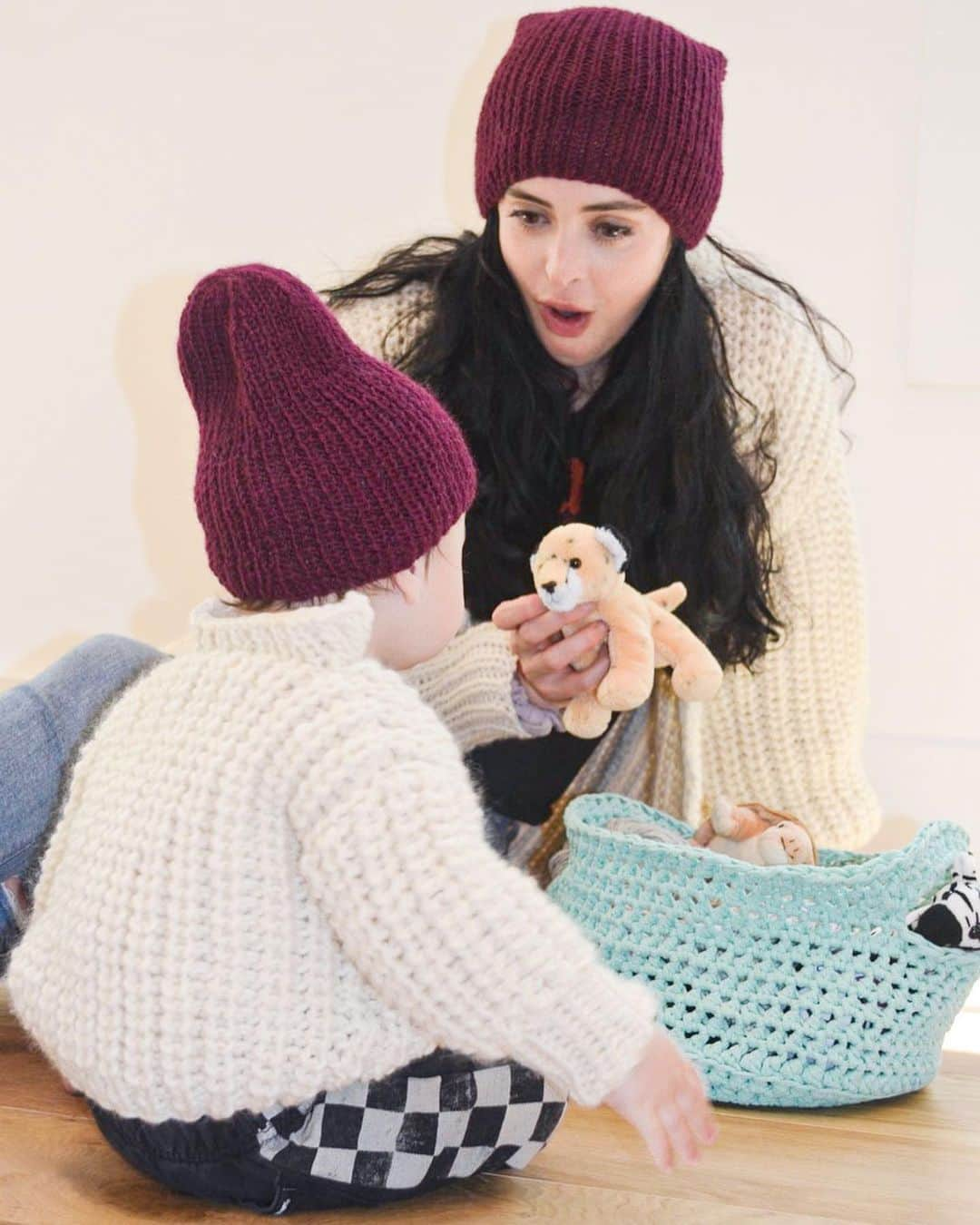 クリステン・リッターさんのインスタグラム写真 - (クリステン・リッターInstagram)「Mommy and Mini Me knitting (and crochet) kits!!!! I am so excited for KNITTING SEASON and to be launching my new collaboration with @weareknitters !! This is my favorite line YET because it includes my darling angel baby. 👼🏻🍁🍂 I love our matching looks so much and this is so fun as a new mommy. (You also don’t need a baby to make this chic sweater hat or basket!) Cozy up knitters and crocheters! It’s October! #krystenknitter #krystenkrochet #knittersofinstagram #crochetersofinstagram LINK IN BIO!!!」10月2日 3時52分 - therealkrystenritter