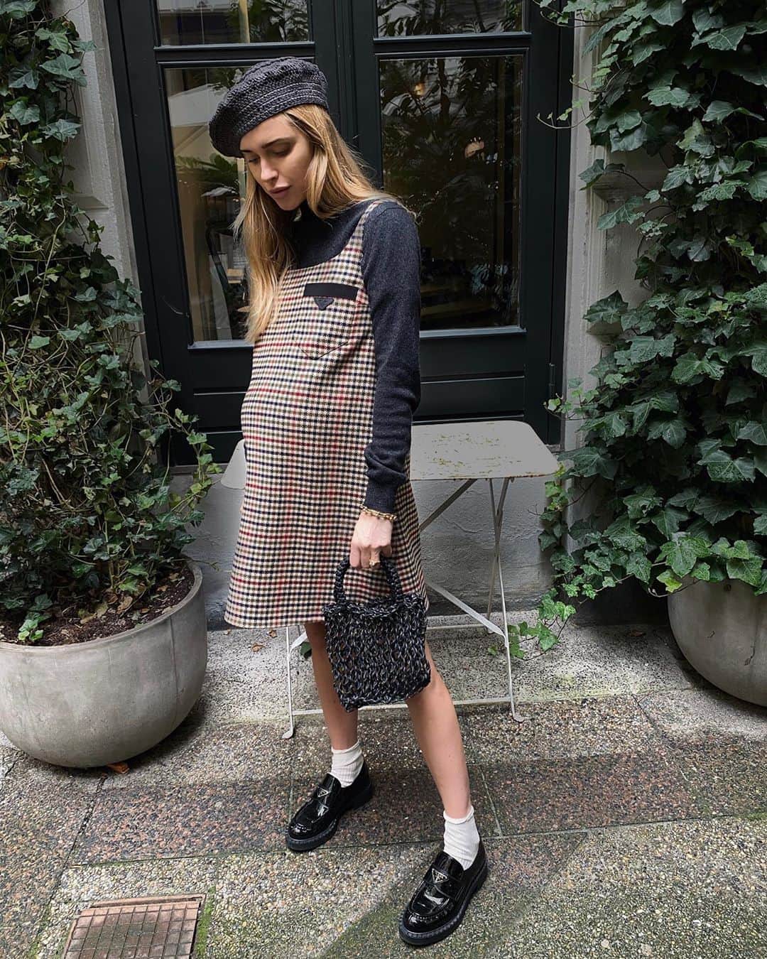 ペニーレ・タイスベックのインスタグラム：「Amongst many others this season, I’m sitting the FW’s out and officially turned into a digital-show-streaming-couch-potato🐼 BUT @voguemagazine has made it possible to keep the street style aura alive with their  #voguestreetstylechallenge  So dress up, be creative and post a video or photo of your favorite FW look using the hashtag above. At the end of the month, Vogue's talented eye on the streets  @mrstreetpeeper will choose his favorite looks to be featured on vogue.com」