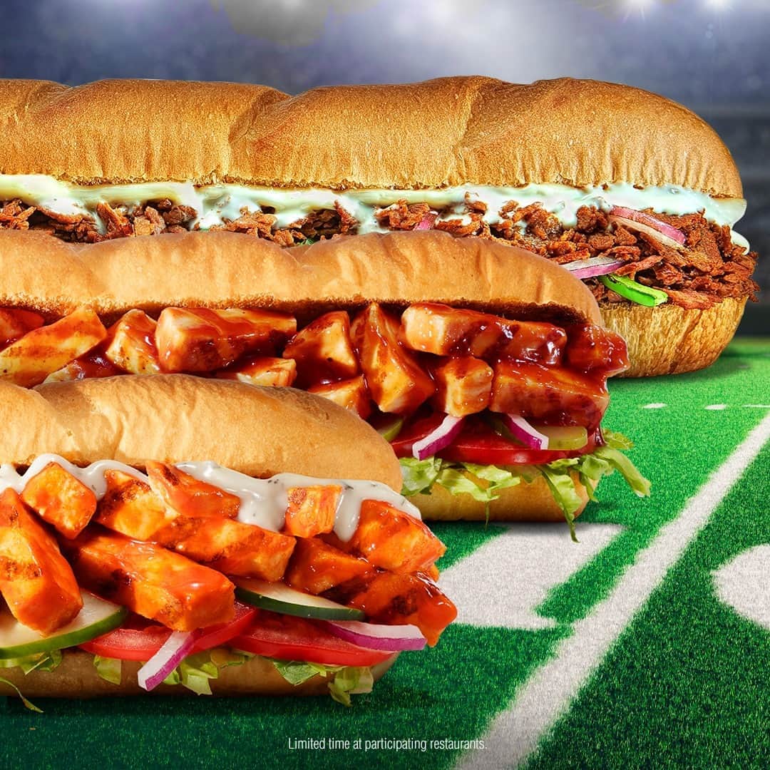 Official Subwayさんのインスタグラム写真 - (Official SubwayInstagram)「It’s fourth and footlong, which sub are you trusting with the game on the line?」10月2日 4時00分 - subway