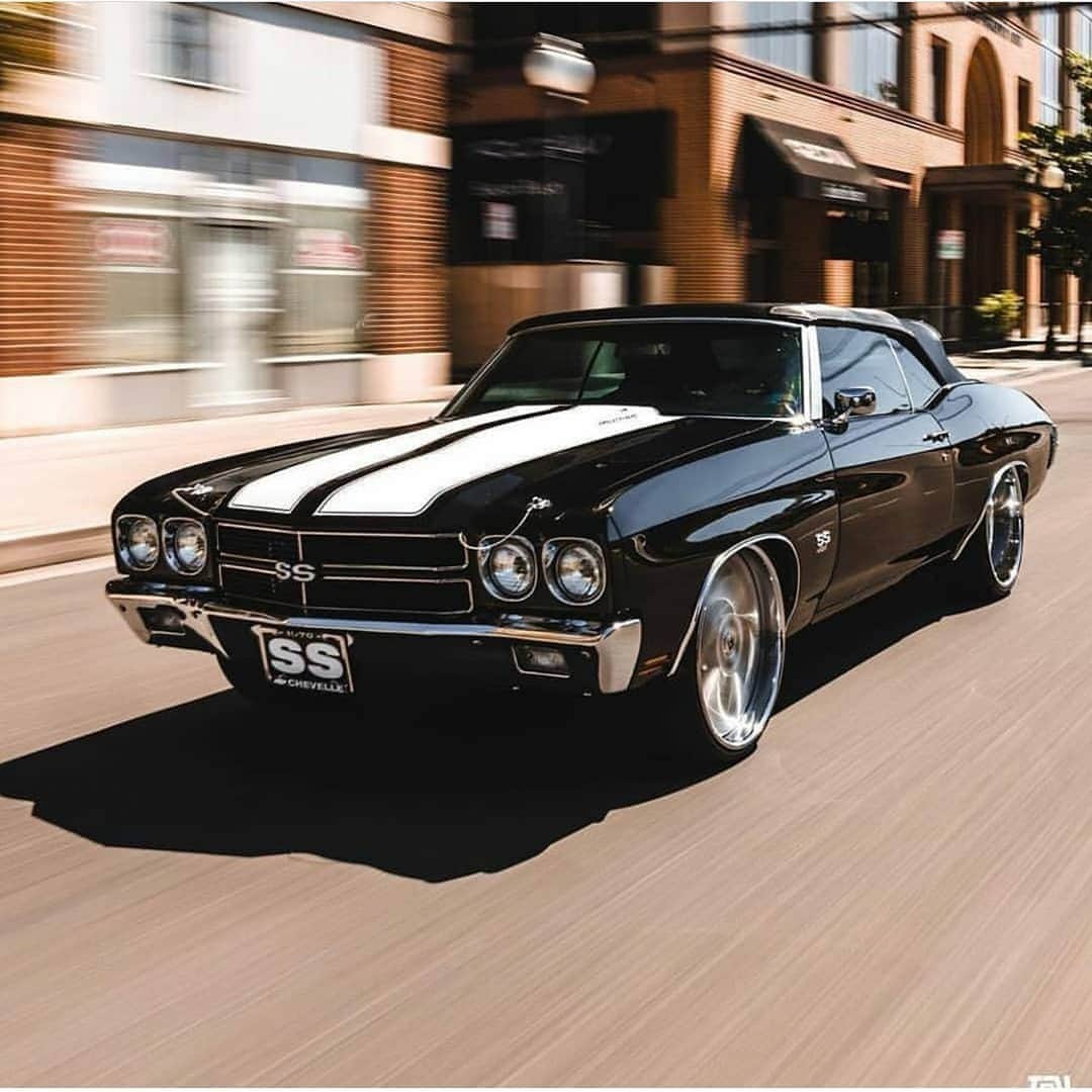 Classics Dailyさんのインスタグラム写真 - (Classics DailyInstagram)「#ClassicsFeature _____ Drop-top Chevelle cruisin'. One of the most iconic American Muscle cars. We can partially thank Dazed and Confused for that. _____ #classiccar #musclecar #hotrod #protouring #prostreet #restomod #classicsdaily #streetrod #streetcar #customcar #hotrods #streetrods #chevrolet #chevy #chevelle」10月2日 4時02分 - classicsdaily