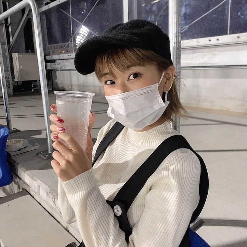 ななせ結衣のインスタグラム：「やっぱり球場で 野球見ながら飲むお酒が1番美味しい🥺 . . 自分でつくる生ハムチーズも めっちゃ美味しい🧀 .  #野球 #プロ野球 #野球観戦  #野球女子 #阪神タイガース #横浜スタジアム #baseball #baseballlife  #야구 #棒球 #instagramjapan #japanesegirl  #instagood #instapic #instaphoto」