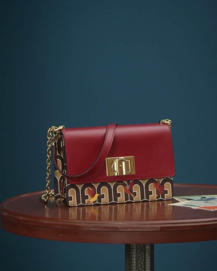 フルラのインスタグラム：「Enchanted by the words @gretaferro is reading. Fall in love with the new Fall/Winter 2020 collection with the Furla 1927 Mini Crossbody. Creative Direction: Magnus Berger & Tenzin Wild @thelast_universe Photographer Director: @giampaolosgura Stylist: @sissy.vian Hair Stylist: @francogobbi1 Make up: @cosettagiorgetti  #thefurlasociety #furlafeeling #newcollection #furla #accessories #fashion」