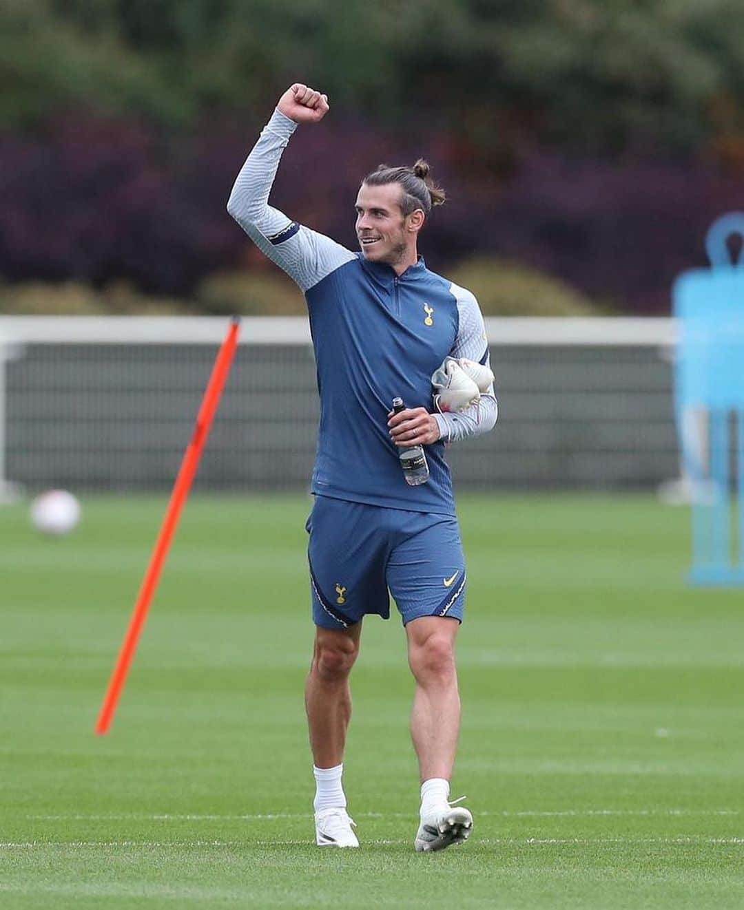 ガレス・ベイルさんのインスタグラム写真 - (ガレス・ベイルInstagram)「Working hard 💪🏼 @spursofficial」10月1日 19時08分 - garethbale11