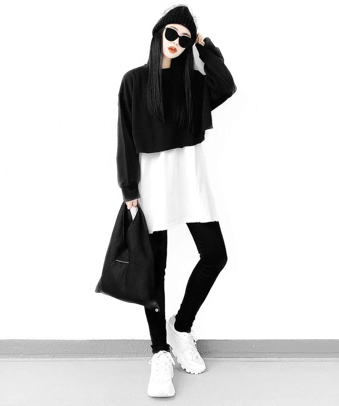 lve_xxxxのインスタグラム：「.﻿ .﻿ ʜᴇʟʟᴏ ᴏᴄᴛᴏʙᴇʀ 🍁﻿ ﻿ 大好きﾚｲﾔｰﾄﾞｽﾀｲﾙが出来る気候に﻿ やっとなったぁぁぁ🙌﻿ ﻿ とは言え、暑がり野郎のわたくしは﻿ 薄手ｽｳｪｯﾄに、ﾀﾝｸﾄｯﾌﾟですが😂笑﻿ ﻿ ﾆｯﾄとか着れるの年明けかな？爆﻿ ﻿ ﻿ ﻿ その他ｺｰﾃﾞｱｲﾃﾑ詳細は﻿ WEARをご覧くださいませ。﻿ ﻿ WEAR ： lvexxxx ﻿ 💻 https://wear.jp/sp/lvexxxx/﻿ ﻿ －－－－－－－－－－－－－－－－－－﻿ ﻿ 📢ｺﾒﾝﾄ頂ける際は、﻿ 最新投稿にお願い致します。﻿ ﻿ 過去投稿に頂いた際、気がつかない事もあり﻿ お返事致しかねる場合が御座います🙇‍♀ ️﻿ ﻿ ﻿」