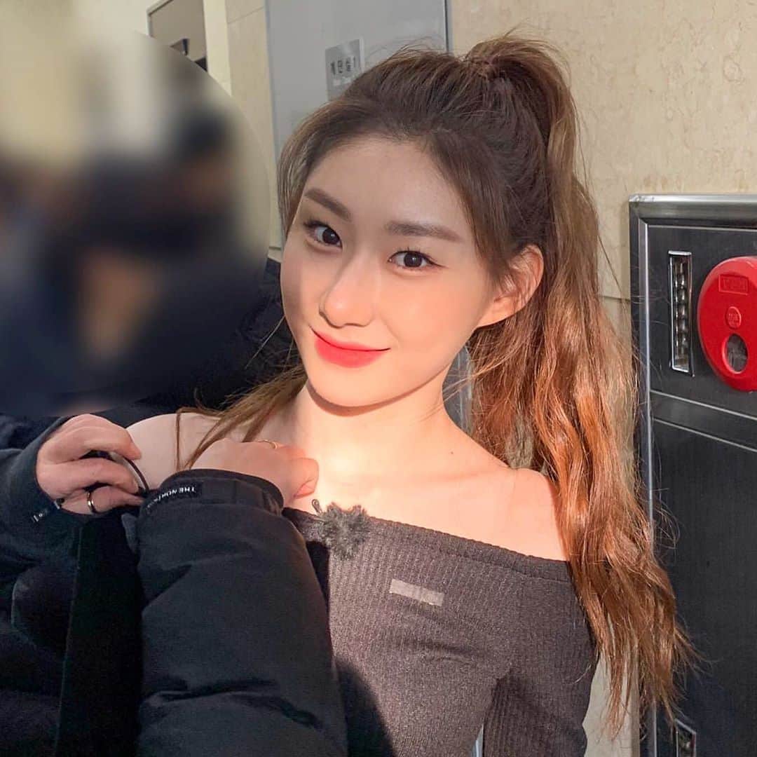 チェリョンのインスタグラム：「have a nice day guys!❤️ #있지 #ITZY #채령 #CHAERYEONG #MIDZY⁣⠀」