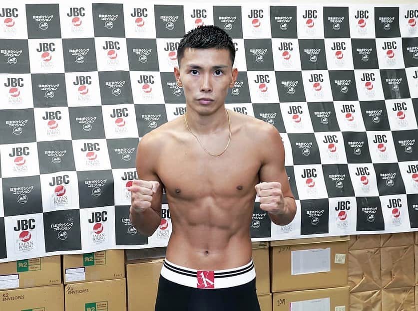 のインスタグラム：「本日ジャストで計量をクリアしました🇯🇵🥊  今までで一番濃いトレーニングを積み、栄養管理を徹底して過去最高の身体を作ることができました。  サポートしていただいている周りの心強い皆様のお陰です。  感謝の気持ちしかありません。  明日はリングの上で自分を表現します。  Photo by @naobox2001 📷  #帝拳 #TEIKEN #岩田翔吉 #日テレ #NIKE」