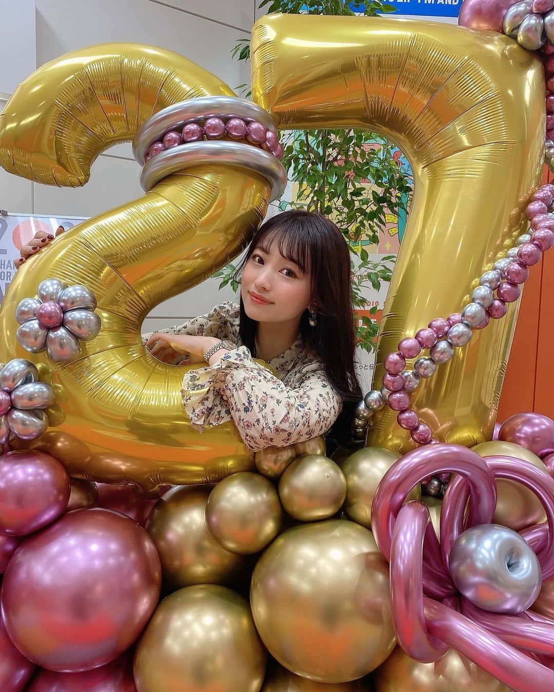 清里千聖さんのインスタグラム写真 - (清里千聖Instagram)「.﻿ 今日もビージャンありがとうございました🤍﻿ 10月1日はZIP-FMの開局記念日🎉💕﻿ 27周年です👏🏻👏🏻﻿ ZIPPIEのみなさんいつも﻿ たくさんありがとうございます💗﻿ ﻿ 週末にはZIP SNS SQUAREもあるので﻿ 今年はみなさんに直接お会いできませんが﻿ YouTube配信で少しでもお話できたらなと﻿ 思います💕💕﻿ 週末の配信ライブもぜひチェックしてください🥺💕💕﻿ #zipfm #27歳 #thankyou #📻」10月1日 19時33分 - chiseikiyosato