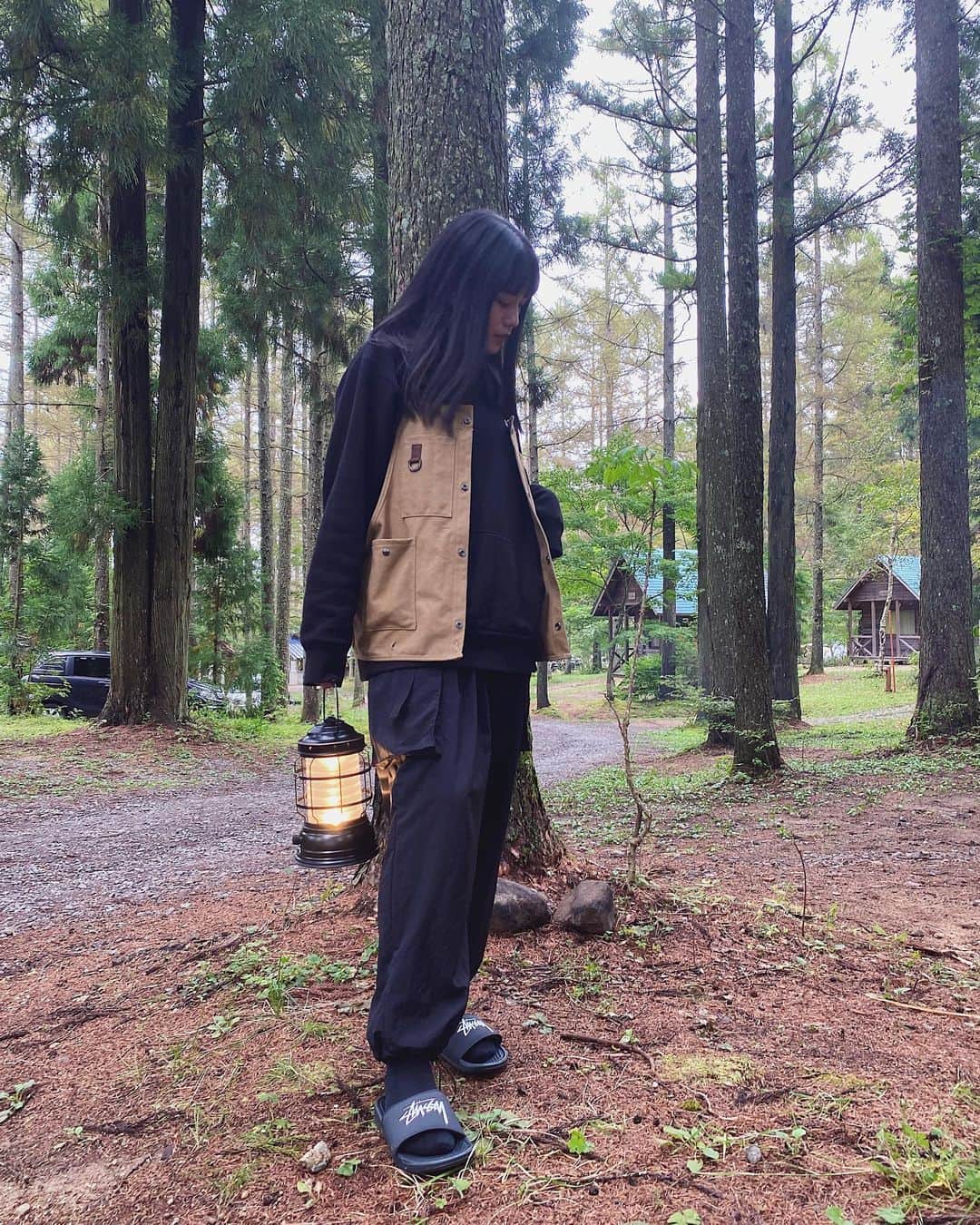 酒井萌衣さんのインスタグラム写真 - (酒井萌衣Instagram)「少し前からキャンプにはまりました。﻿ いつも地元の友達というかもはや幼馴染みが連れて行ってくれるのです🏕﻿ ﻿ 自然の中で綺麗な空気を吸って﻿ 何も考えず過ごす時間はとても大切😌﻿ ﻿ ﻿ #キャンプ #キャンプコーデ #キャンプ女子 #camp」10月1日 19時34分 - sakai__mei