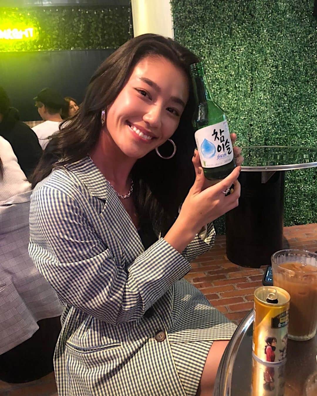 松本優のインスタグラム：「. . 明日からオープンのタンバムに行ってきたよ♡韓国料理求めてたから最高なんやけど🤦🏽‍♀️ . でぐちゃん、しょたろ、けれんおめでとう☺️✨ . 店内もかわいくてほんまに梨泰院クラスごっこしてた笑 . 料理もめちゃくちゃうまいからみんなおすすめでございまする😍 . チャミスルは酔っぱらうで、、、🥵 . 💚タンバム西麻布💚是非みんな行ってみて🤞🏾 . #タンバム#西麻布」