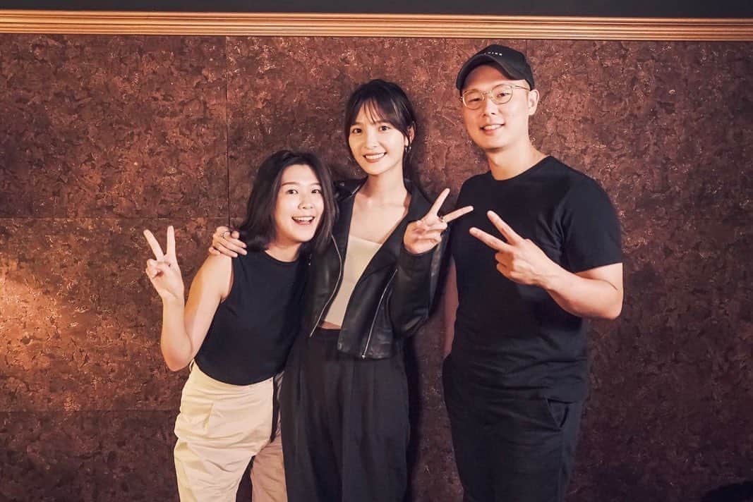 のインスタグラム：「﻿ 大家有在聽podcast嗎？﻿ 很開心嘉凱導演 @jackself1991 邀請我一起來錄一集節目，聊聊職場上在談判時的態度與應對進退的想法～﻿ 也終於見到很欣賞的Cady @cady.sooocute 本人！﻿ ﻿ 我的podcast初體驗﻿ podcast 搜尋「那些你不敢跟老闆說的事」﻿ ﻿ 祝大家中秋節快樂，陪你邊聽邊過節～﻿ ﻿ #podcast #那些你不敢跟老闆說的事﻿ #徐嘉凱 #Cady」
