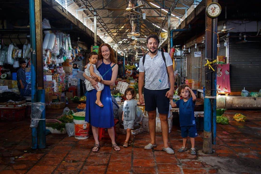 Shunsuke Miyatakeのインスタグラム：「A portrait of a family moving to Kenya 🇰🇪 from Cambodia 🇰🇭. @ilyasouss holds their two active sons' hands. One is Etissan with his curious eyes, and the other is Elohen with his serious eyes. Gallianne holds up Malohé, their lovely daughter. I decided to take their portrait at local places for their memory of Cambodia in daily level. One of the places is at Beoung Keng Kang Market, which is for local people to buy fresh vegetables, fruits, meats, fish, groceries, clothings, shoes, cosmetics, and other daily things. 7 am in the morning is the best timing. Not so packed and there's full of people's energy for opening market with positive vibes and great lights.  I wish all their best in Kenya 🇰🇪 and hope they would remember the positive life in Cambodia 🇰🇭.」