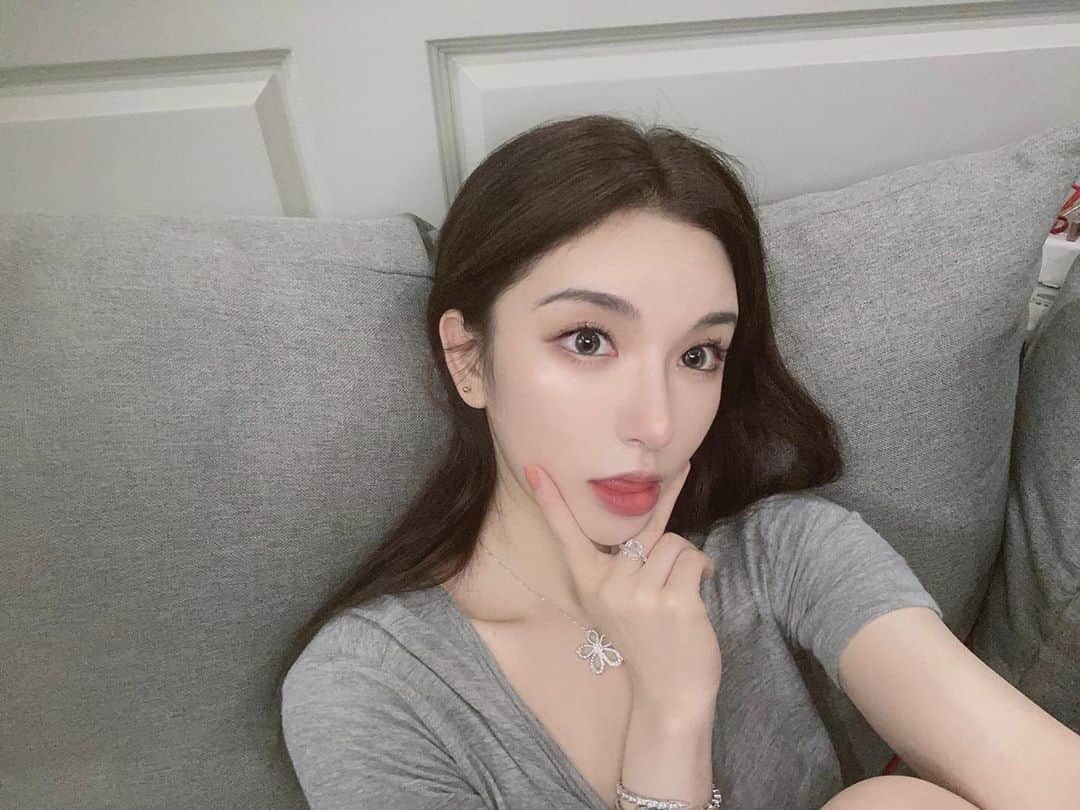 のインスタグラム：「🌝」
