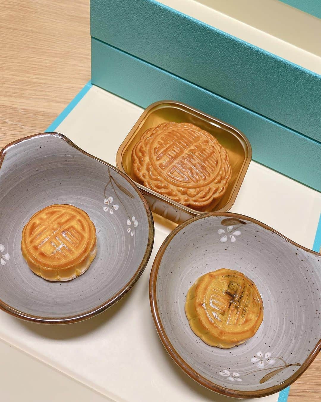 エルキーのインスタグラム：「節日快樂🥳🥳」