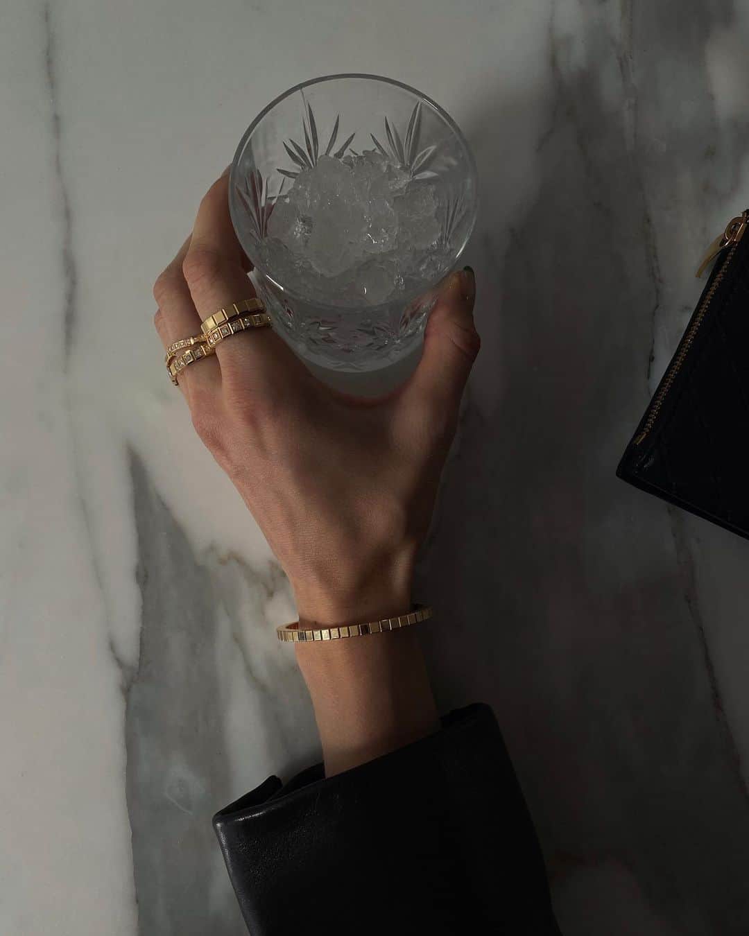 ペニーレ・タイスベックのインスタグラム：「Annonce Ice-cube served🧊🧊 @chopard #chopardicecube #chopardethicalgold」