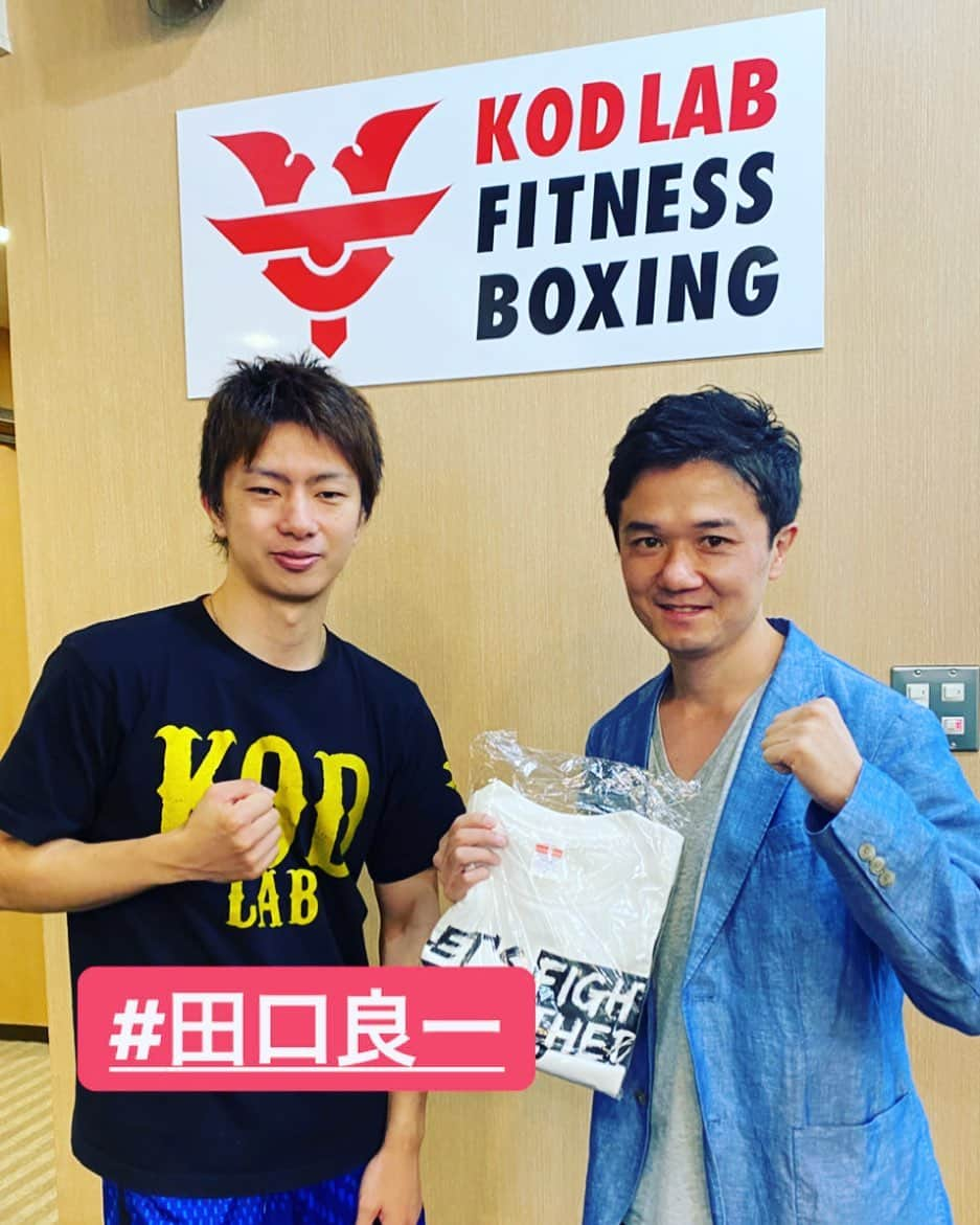 木村悠さんのインスタグラム写真 - (木村悠Instagram)「かつてのライバルボクシング統一世界王者の #田口良一 くんと！  #内山高志 さんのジムにクラウドファンディングの返礼品を受け取りとりに行ってきました！  それにしても、同じジムに統一王者と10度防衛を果たしたスーパーチャンピオンがいるジムって凄すぎる…  #ボクシング #boxing #トレーニング  #ボクサー  #世界チャンピオン #champion  #チャンピオン #木村悠 #二刀流 #boxer  #オンラインジム #内山高志 #KOD」10月1日 19時54分 - kimura.yu