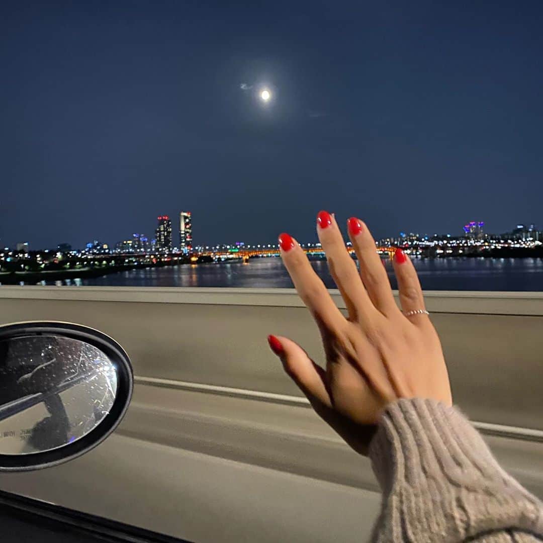 キム・ダヘのインスタグラム：「오늘 야경 거의 뉴저지 🌃」