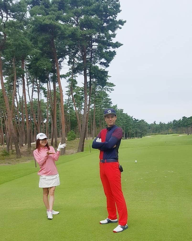 黒崎貴之のインスタグラム：「ㅤㅤㅤㅤㅤㅤㅤㅤㅤㅤㅤㅤㅤ 久しぶりの投稿になってしまいましたー😭﻿ ﻿ BSNアナウンサーゴルフ部は着々と活動していますよー😆✨﻿ 2日連続でのゴルフは体バキバキです😣﻿ まだまだトレーニングが必要ですね。﻿ ﻿ 2日間通して、スコアも安定せず反省だー﻿ BSN社内コンペまであと1か月。﻿ 優勝目指して頑張ります🏆﻿ ﻿ #ゴルフ#golf#インスタゴルフ#ゴルフ好き#ゴルフ大好き#ゴルファー#ゴルフ上達#ゴルフ好きと繋がりたい#ゴルフ場#新潟#新潟ゴルフ#BSN#アナウンサー#ゴルフ部#部長#石塚かおり#キャプテン#前野智郎#主将#黒崎貴之」