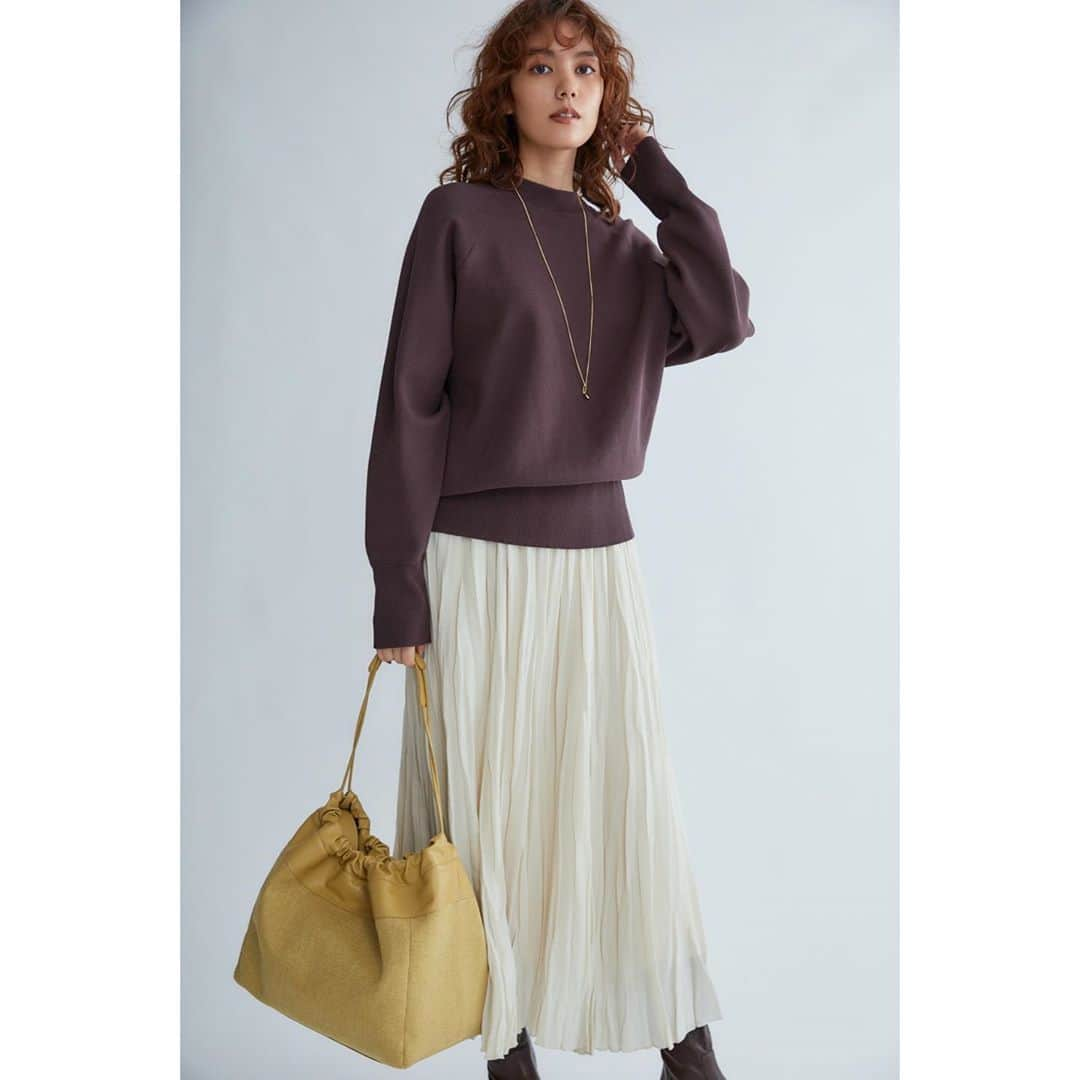 milaowen_officialさんのインスタグラム写真 - (milaowen_officialInstagram)「_NEW IN すぐ届く今着たいアイテム  Knit tops 14,000yen+tax Skirt 11,000yen+tax Necklece 3,800yen+tax Bag 8,300yen+tax Boots 12,800yen+tax  —————————————— official online storeにて、 すぐ届く今着たいアイテム、 NEW IN企画を公開。 TOP URLよりご覧ください。  #milaowen #ミラオーウェン ﻿ #newin」10月1日 20時05分 - milaowen_official