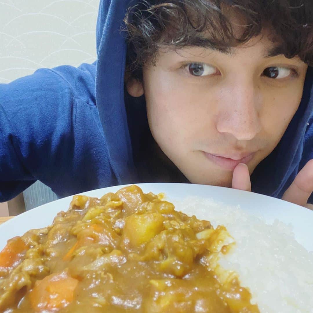 井阪郁巳さんのインスタグラム写真 - (井阪郁巳Instagram)「🍛作った。Iku'sキッチン！ もう朝からカレーの口になってた。カレーしか勝たん。と言うことで3日連続カレー食す。  #初出し #井阪郁巳 #ご縁  #インスタオシャレ化計画  #swag #写真 #カレー #料理  #パーカー男子 #Iku'sキッチン」10月1日 20時07分 - ikumi_isaka_official