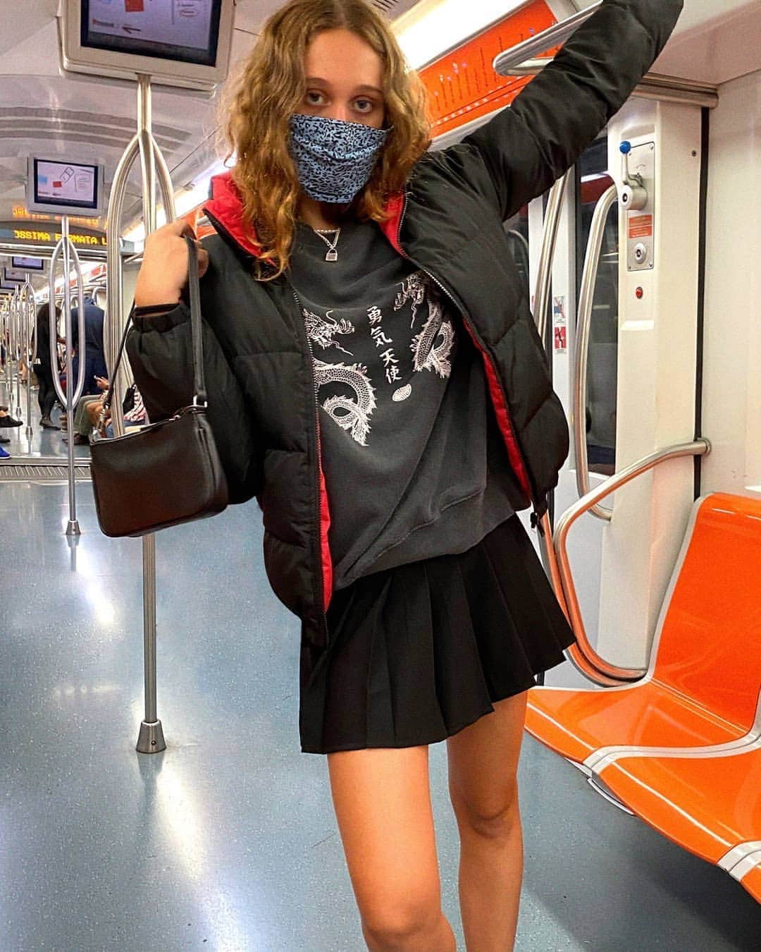 Subduedさんのインスタグラム写真 - (SubduedInstagram)「Does this outfit goes with my mask? #subdued #subduedgirls」10月1日 20時19分 - subdued
