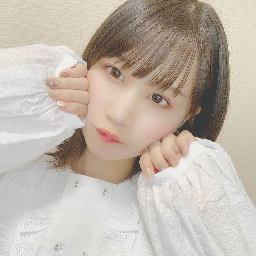 八木沙季のインスタグラム：「😗😗 . こういうブラウス可愛いよね☺️❤︎ .」