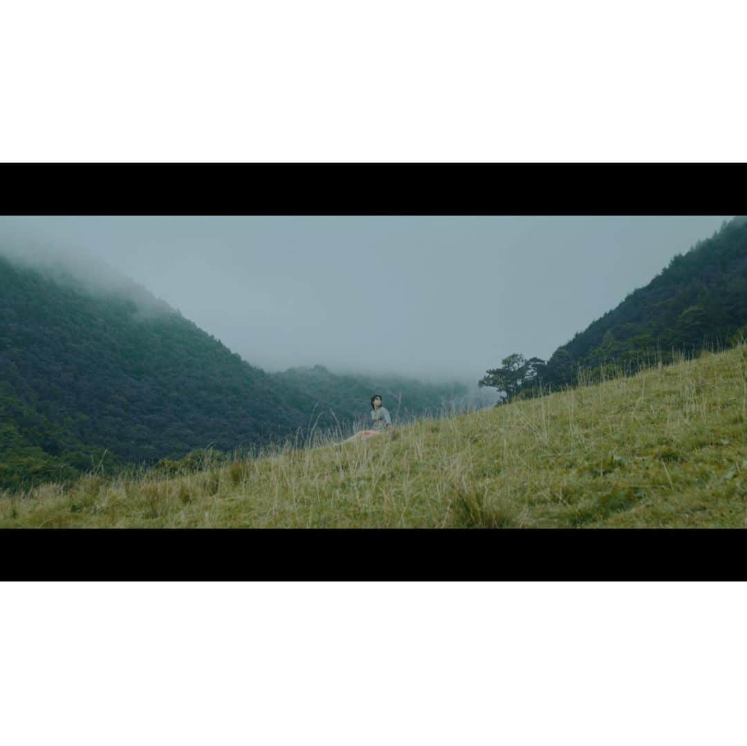 米倉強太のインスタグラム：「「Ikaw」official brand movie   Music: @shin.hate.saisoku  Cast: @eriko_harako  Director: @gotayonekura_trf  Dop:Aya Kawazoe Camera assistant:Rui Seki Assistant producer:Shota Nakagawa Photo: @kisshomaru  Stylist: @rxixkxux  Hair make: @rei_fukuoka  Art director: @yar_wagatsuma  Special thanks 土呂部牧場」