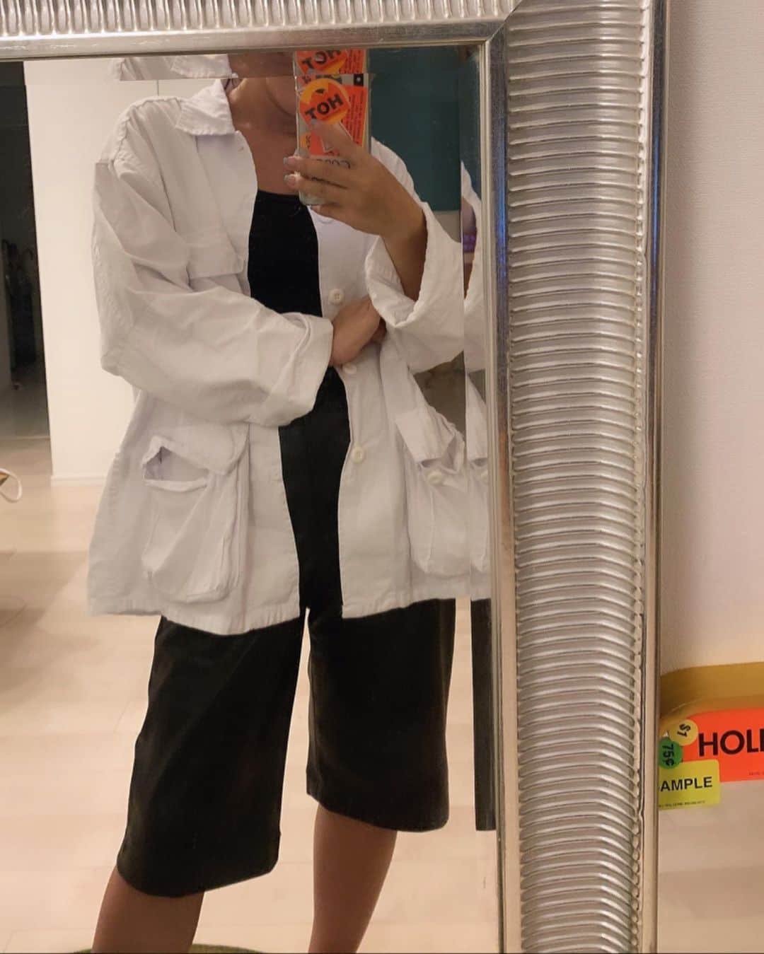 Naomiのインスタグラム：「間違って上がってきたレザーのハーパンは割とお気に入り🐼 #🐼#leather#black#white#ootd」