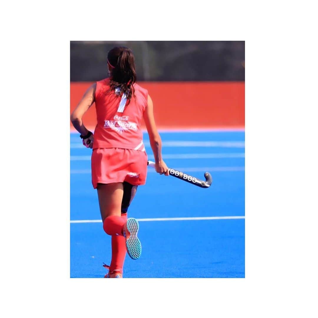 三橋亜記のインスタグラム：「.﻿ ３ days to go 🏑🏑﻿ ﻿ いよいよ日本リーグが始まります🔥﻿ コロナの影響で、残念ながらリモートマッチになりますが﻿ 全試合ネット配信されるのでぜひチェックしてくださいね👀﻿🔎 ﻿ ❤️🖤FIRST GAME🖤❤️﻿ 10/4(日)  13:00〜 vs 立命館大学ホリーズ﻿ ﻿ #コカコーラレッドスパークス #レッドスパークス #ホッケー #リモートマッチ #ccrs #redsparks #hockey﻿」