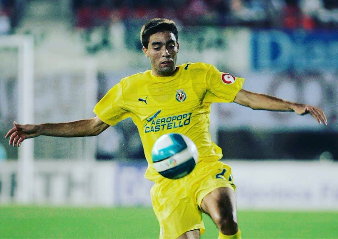 ビジャレアルCFさんのインスタグラム写真 - (ビジャレアルCFInstagram)「Hoy, 1 de octubre, se cumplen 1️⃣4️⃣ años del debut de Bruno Soriano. Fue en Mallorca y nuestro eterno capitán sustituyó a Tacchinardi en el 64. . El primero de los 425 PARTIDOS que disputó con la camiseta grogueta. . One club man 💛! .  Today, 1st October, it’s the 1️⃣4️⃣th anniversary of Bruno Soriano’s debut. It was in Mallorca and our legendary captain replaced Tacchinardi in the 64th minute.  . The first of 425 GAMES with the Yellows. . One.club man 💛!  #Villarreal #Futbol #Football #Soccer #LaLiga #HistoriaGrogueta」10月1日 20時39分 - villarrealcf