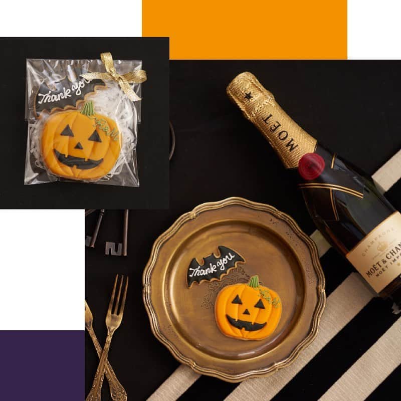 PIARYさんのインスタグラム写真 - (PIARYInstagram)「.﻿ Halloween Wedding coordinate.*･ﾟ *.ﾟ･*.﻿ ﻿ トリック オア トリート！⭐️﻿ この時期ならではの﻿ ウェディングコーディネートをご紹介🙌﻿ ﻿ ﻿ 🎃ザ ハロウィン﻿ ﻿ ハッピーハロウィン！﻿ ちょっぴり怪しい洋館から飛び出すのは﻿ おふたりの幸せ！？﻿ 結婚式だけでなくパーティーにも使える﻿ 遊び心いっぱいのペーパーアイテム😆💓﻿ ﻿ ﻿ 🦇菓子工房さっちんの﻿ 　名入れアイシングクッキー﻿ 　（ハロウィン かぼちゃ＆こうもり）﻿ ﻿ ハロウィンモチーフには欠かせない﻿ かぼちゃとこうもりの﻿ アイシングクッキーセット💫﻿ ﻿ ﻿ 👻グラフィック ウェルカムボード﻿ 　（ザ ハロウィン）﻿ ﻿ ペーパーアイテムと﻿ 同デザインのウェルカムボード！﻿ 幸せに誘われてやってきたゲストさまに﻿ ユニークで楽しい時間をお届けします😉﻿ ﻿ ﻿ ハロウィンのファンタジーな雰囲気で﻿ ゲストさまをお迎えしましょう！👻🎃🥳﻿ ﻿ コーディネートアイテムは@piary_inst から﻿ PIARYホームページをチェック！👆﻿ ﻿ ﻿ ﻿ #PIARY #ピアリー #招待状 #席次表 #席札 #結婚式準備 #プレ花嫁﻿ #結婚式テーマ #会場コーディネート #ゼクシィ2020﻿ #2020秋婚 #トレンドウェディング #ハロウィン #ジャックオランタン #ハロウィンウェディング #トリックオアトリート #ハロウィン結婚式 #ハロウィンウエディング #ハロウィン飾り #ハロウィン好き﻿ #花嫁diy #会場装花 #結婚式装飾 #ウェルカムスペース #プレ花嫁2020﻿ #ちーむ1031 #ちーむ1024 #ちーむ1025 #プチギフト #節約花嫁」10月1日 20時35分 - piary_inst