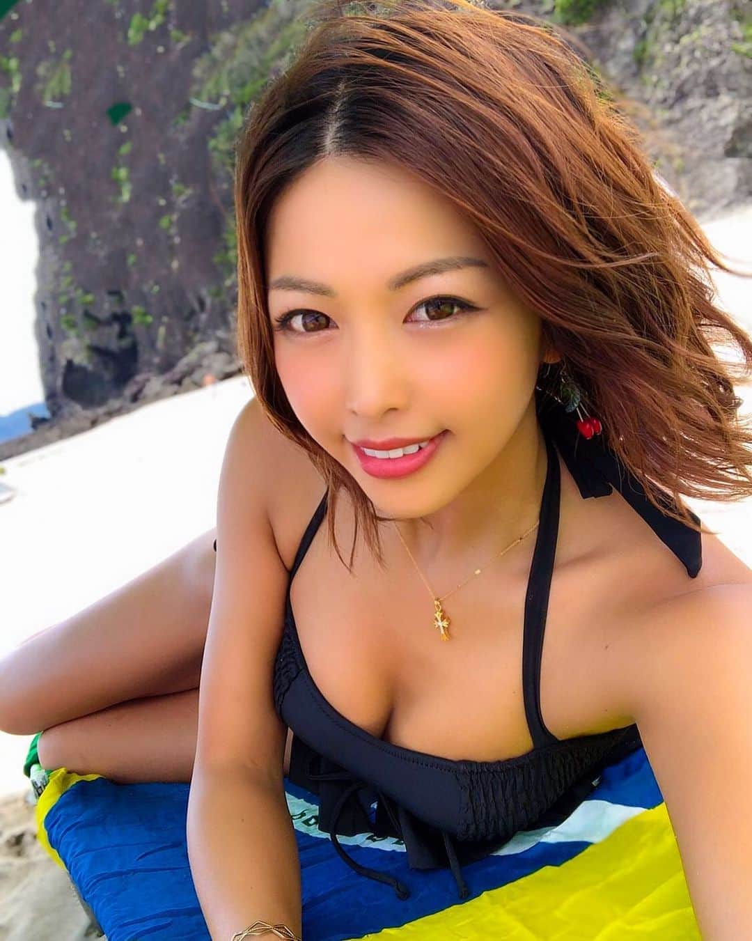 あおい夏海さんのインスタグラム写真 - (あおい夏海Instagram)「こんばんは❤️ 今日から10月‼️‼️ あっという間だぁ🙌✨ 皆さん今月も元気に行きましょう✨✨ 引き続き、手洗いうがい、マスクでコロナ対策頑張りましょう！！ #あおい夏海 #海 #砂浜 #japanesegirl #japanese #asianbeauty #水着 #美容 #小麦肌 #筋肉女子 #筋トレ女子 #ゴルフ女子 #スポーツ女子 #夏の思い出 #サッカー女子  #ビジョビ  #巨乳」10月1日 20時47分 - natsumi.aoi
