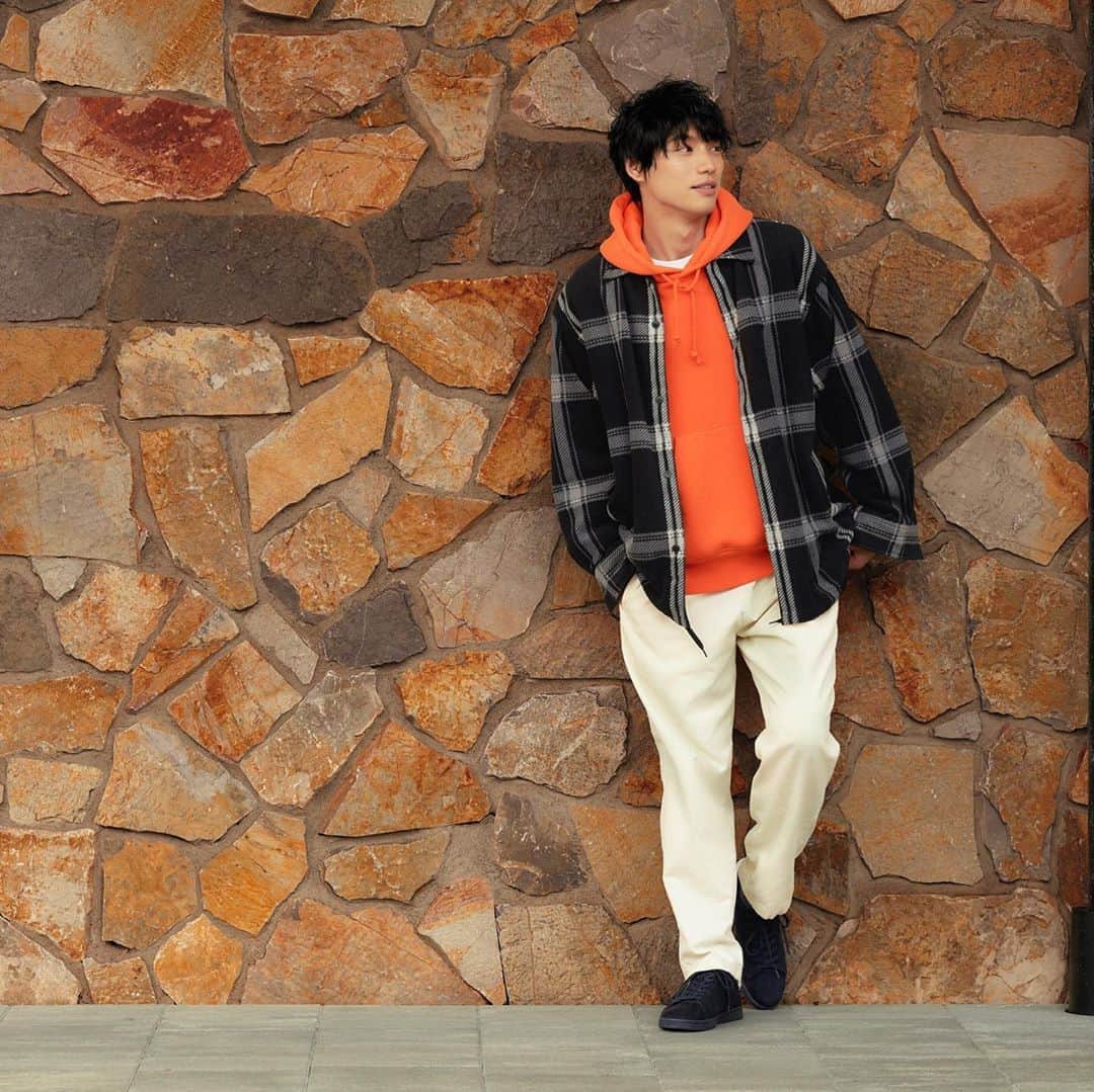 福士蒼汰のインスタグラム：「GUのフク  オレンジのビッグパーカー とても良き」