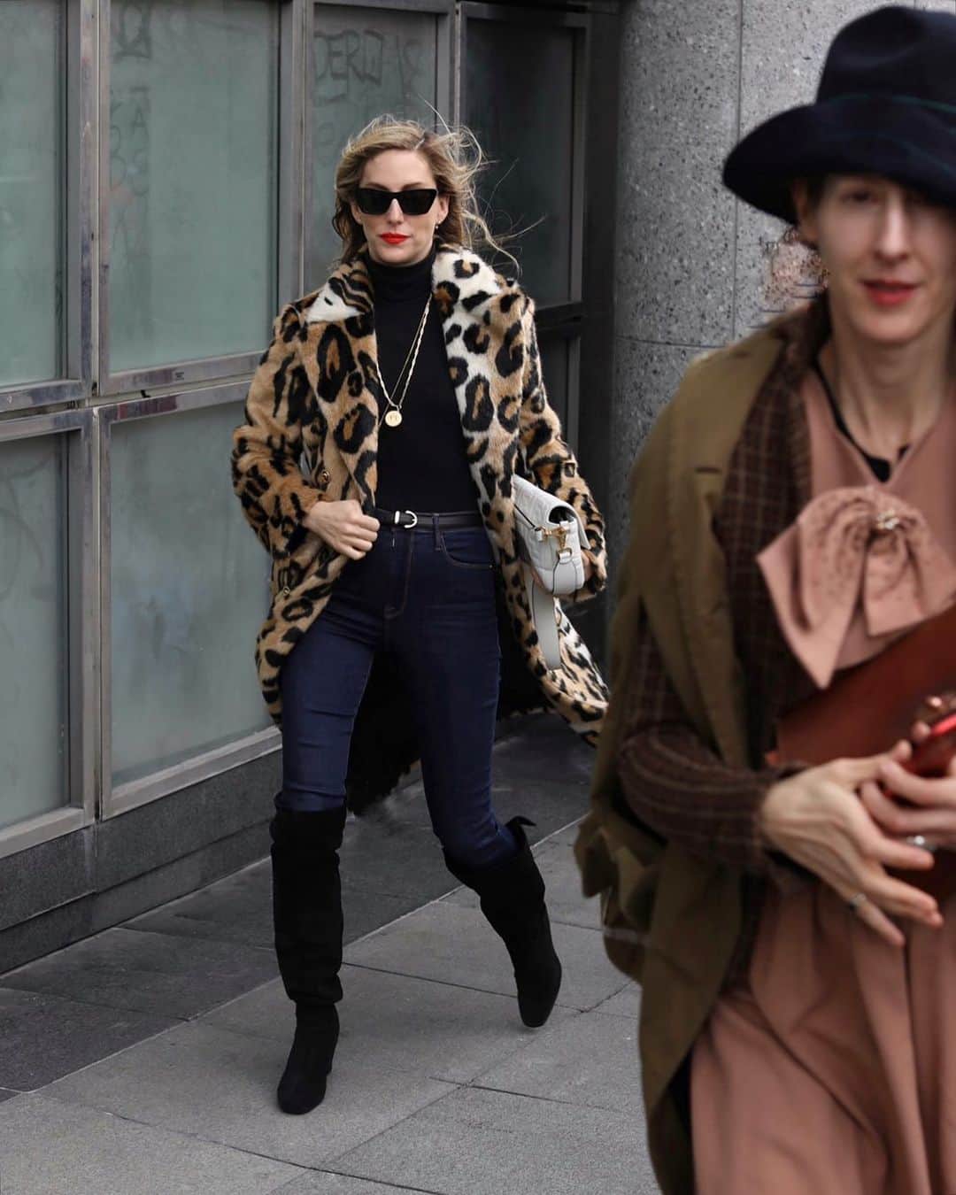 Lee Oliveiraのインスタグラム：「27th February 2020 Rue de Lyon, Paris @joannahillman  . . . . . #paris #streetphotography #mode #style #streetstyle #fashion #joannahillman」