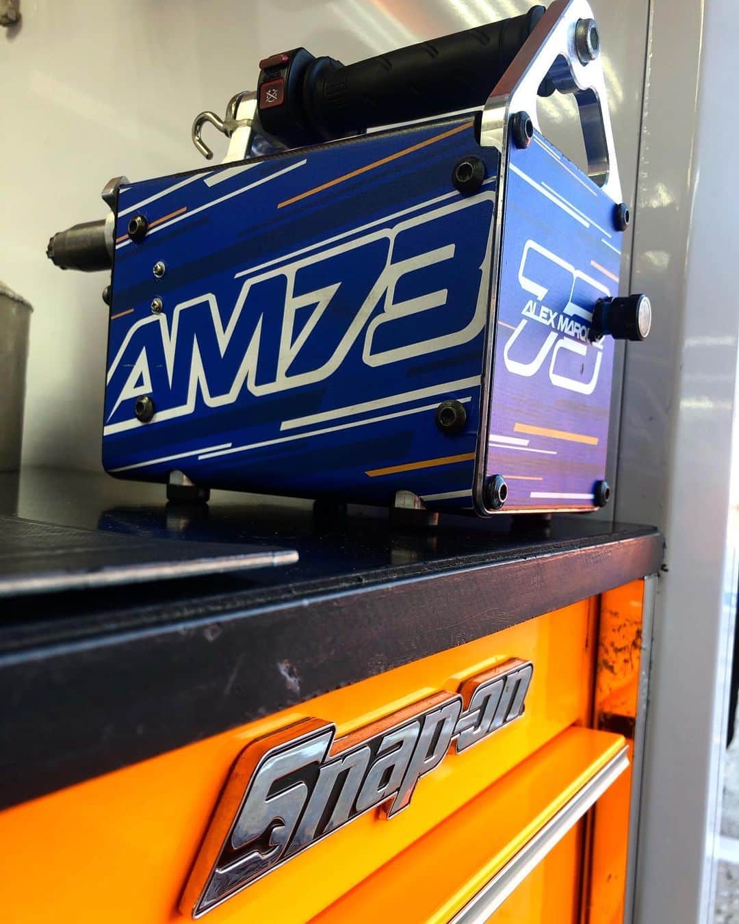 レプソル・ホンダのインスタグラム：「Details 🔎 The custom liveried starter for Alex’s RC213V」