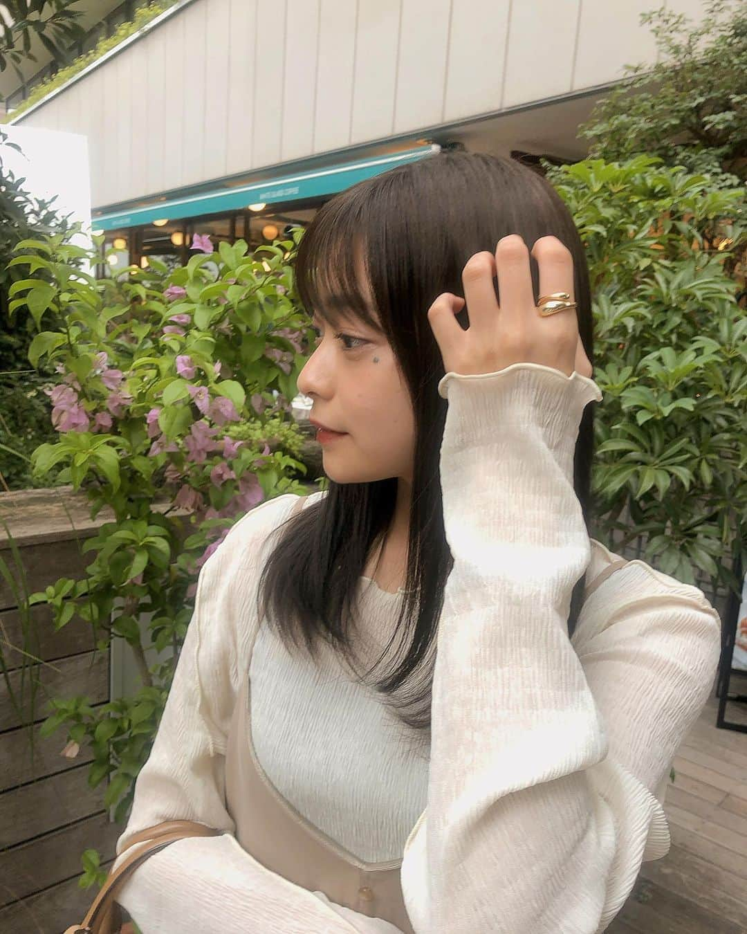 田崎さくらのインスタグラム：「🌛﻿ ﻿ ﻿ 最近アクセサリーは大ぶりのものが好きかも✌︎﻿ ﻿ ﻿ この日のお洋服は憧れのわたなべ麻衣さんが﻿ プロデュースしてるM nortのキャミワンピ﻿ セット💐﻿ ﻿ ﻿ ﻿ #taocollection#シルバーアクセサリー﻿ #リング#ベージュコーデ」