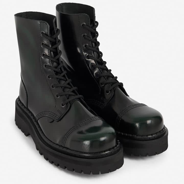 のインスタグラム：「The Original Steel Cap Stormer Boot - this option is a dark green rubbed off leather. The forest green base has a black top coat that is partially removed to reveal the base colour. Limited numbers of this boot form our online store.⁠ ⁠ ⁠ #UndergroundEngland #UndergroundShoes #Underground #SteelToe #SteelToeBoots #SteelCaps #SteelCapBoots #LaceUpBoots #algender #Comabtboots #militaryboots #grungeboots #Steelcapboots #steelcaps #combatboots #grungeboots #militaryboots #leatherboots」